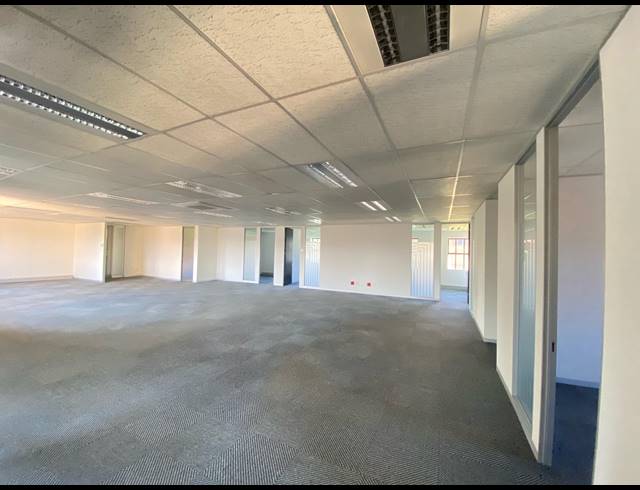631M² OFFICE TO LET IN BRYANSTON